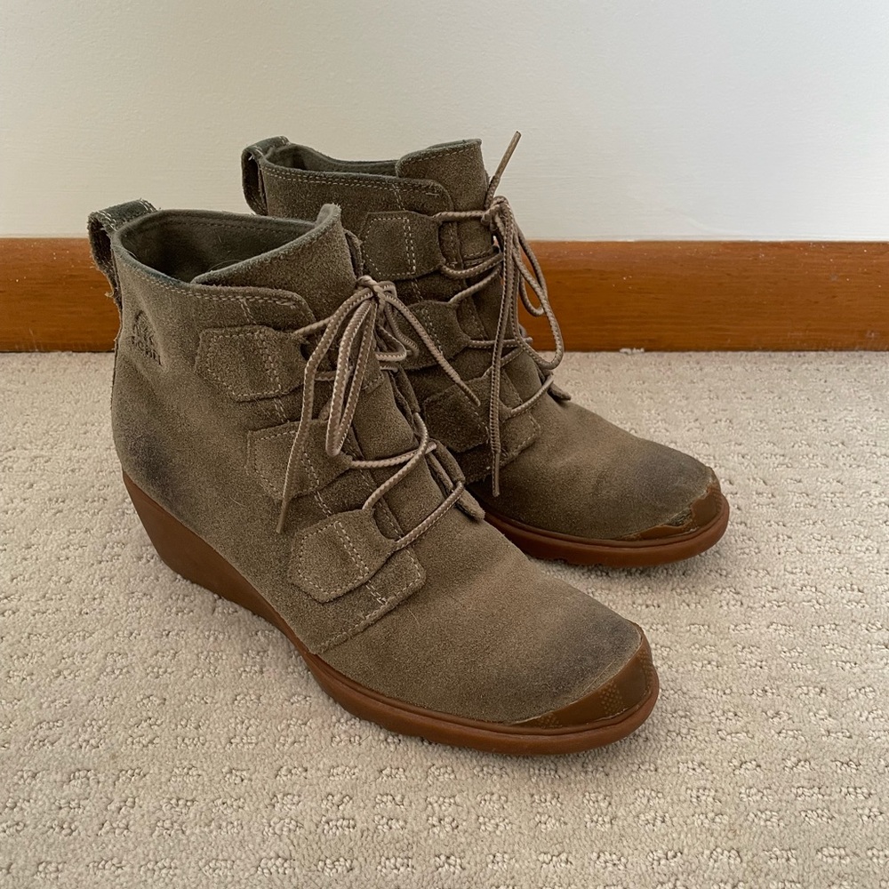 SOREL Woman’s Evie Lace Waterproof Suede Ankle Bootie size 8.5